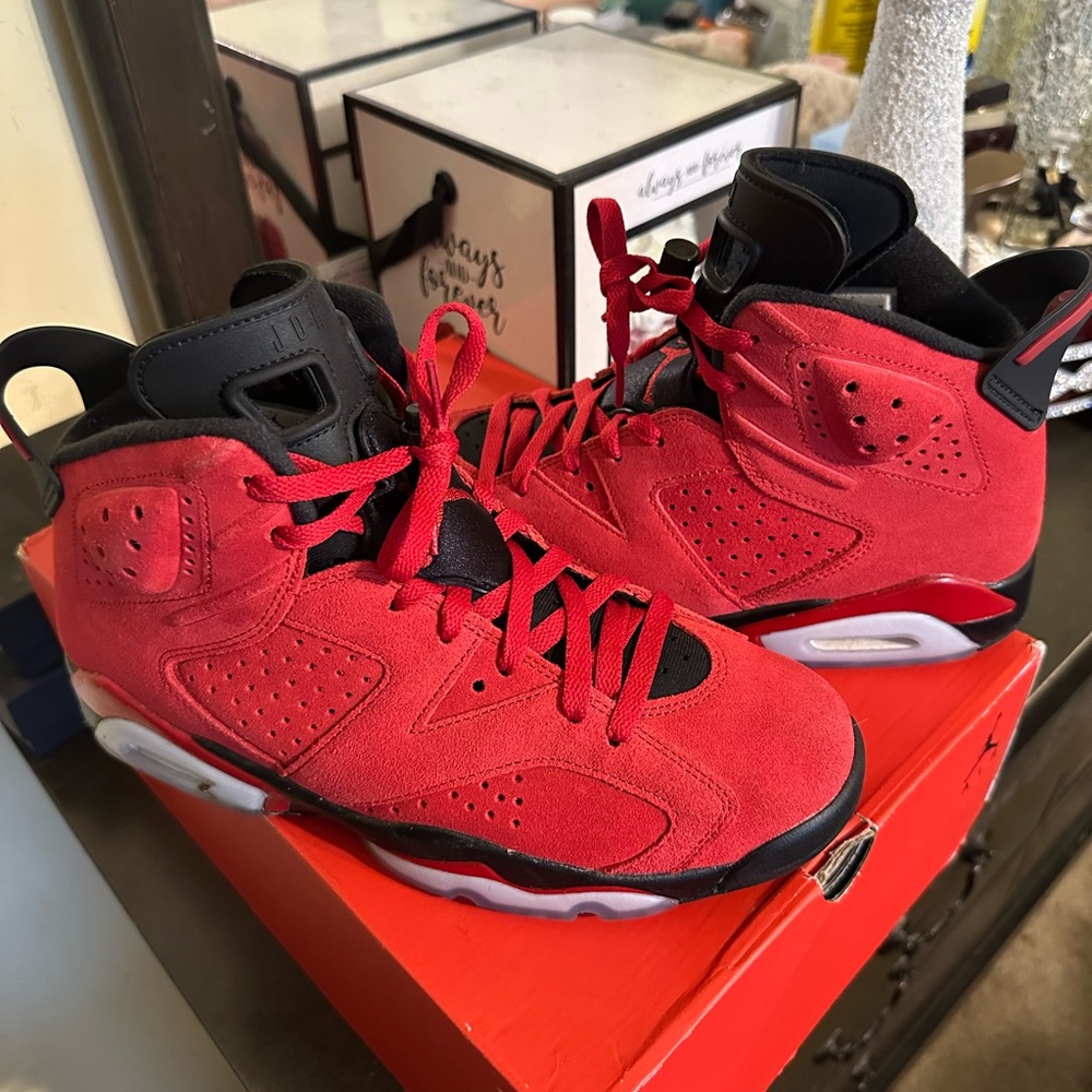 All red Air Jordan 6 Retro 'Toro Bravo'  ❤️‍🩹❤️‍🩹
Men size 8 , good condition